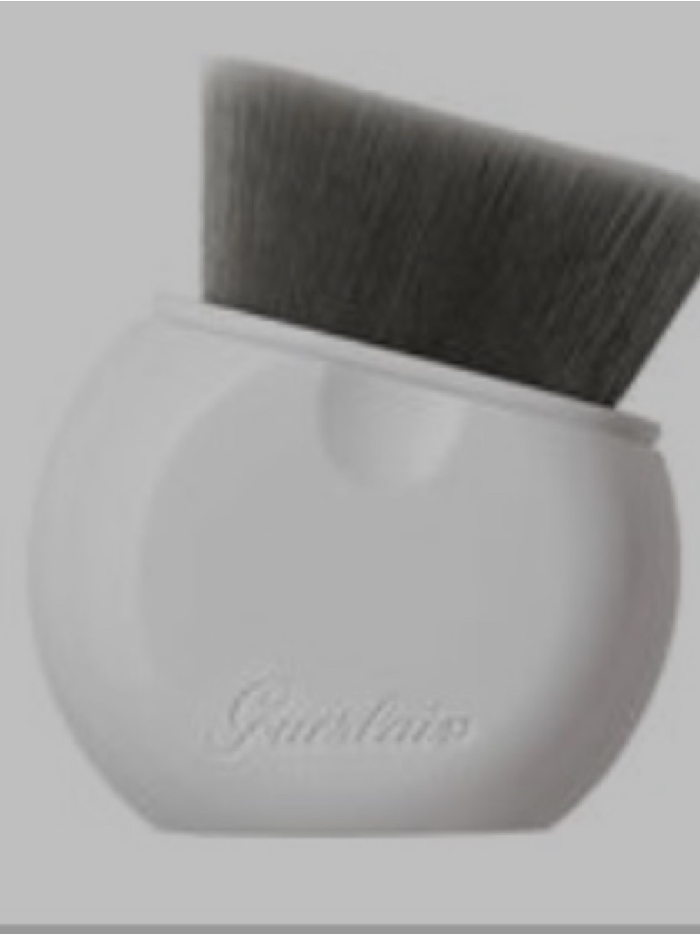 GUERLAIN L'ESSENTIEL Retractable Foundation Brush — New in box